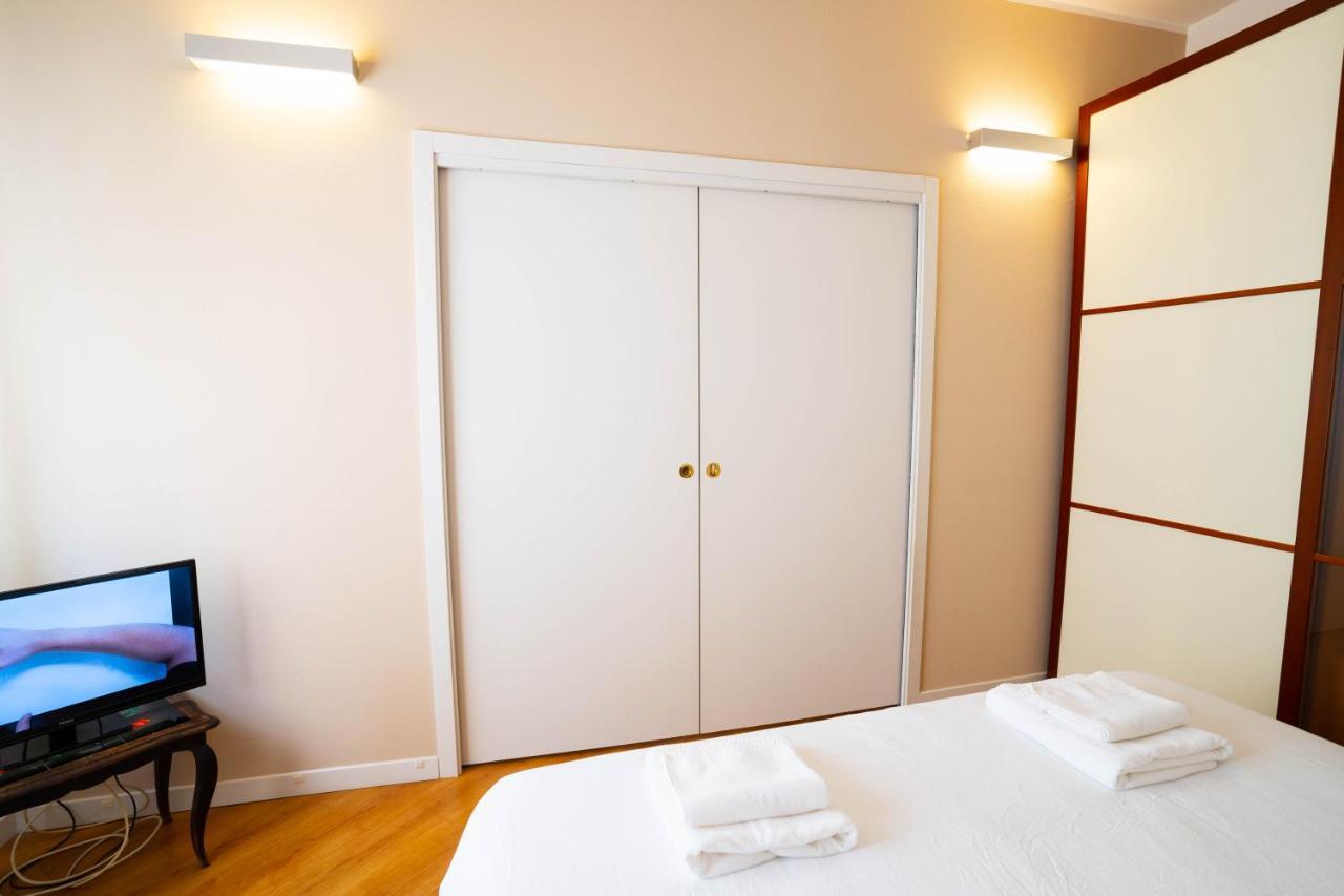 V12 Apartments - Alfieri 2A Новара Екстериор снимка