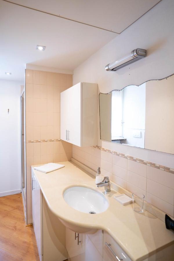 V12 Apartments - Alfieri 2A Новара Екстериор снимка