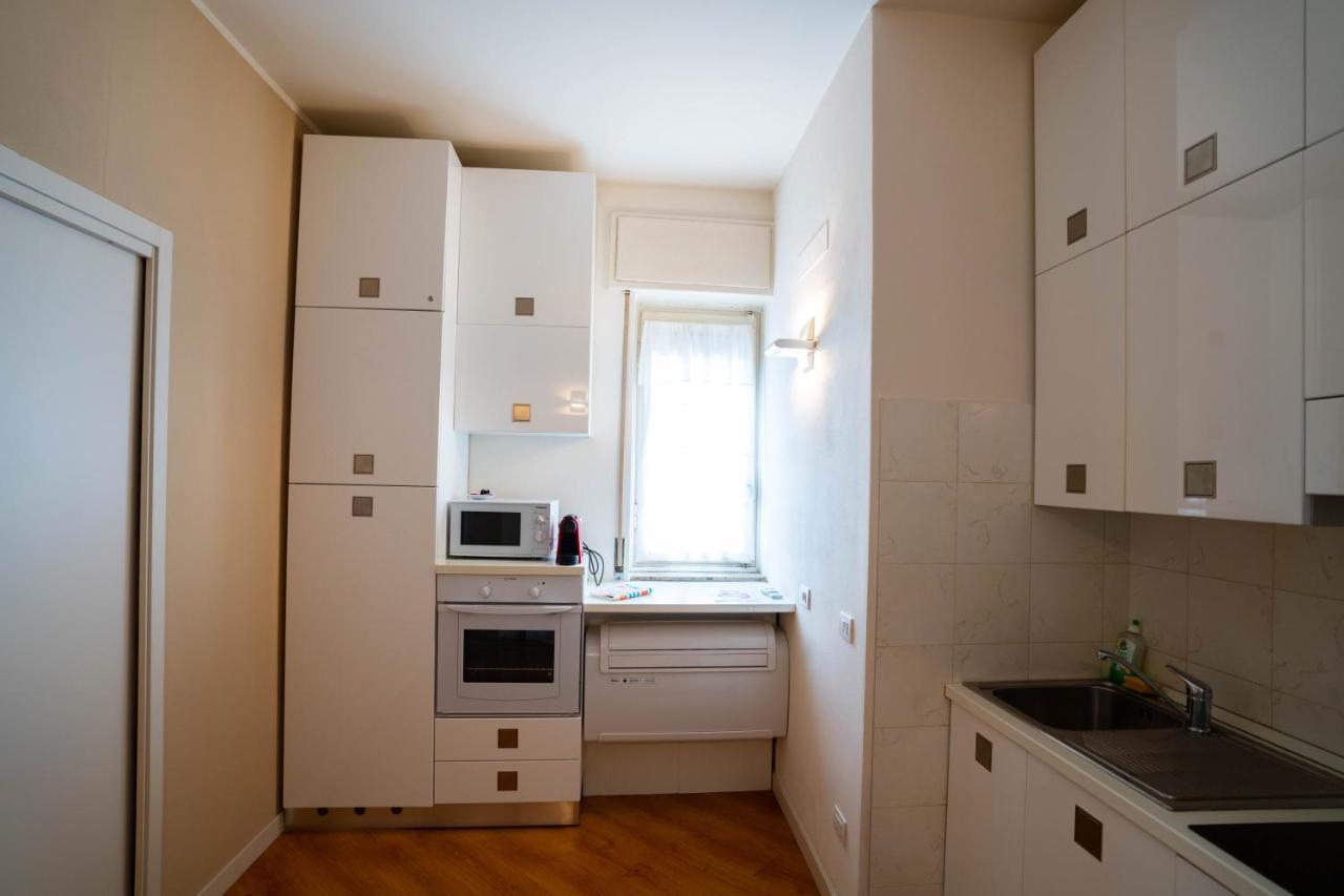V12 Apartments - Alfieri 2A Новара Екстериор снимка